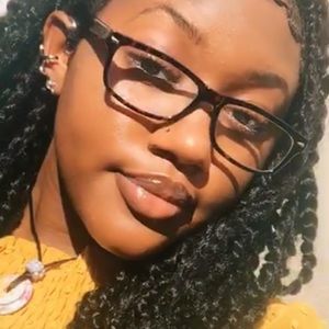 Meet your Posher, Tayla